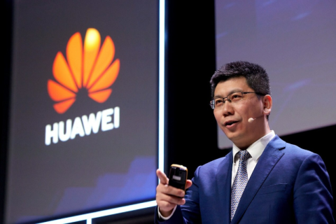 Huawei запускает цифровое управляемое сетевое решение.